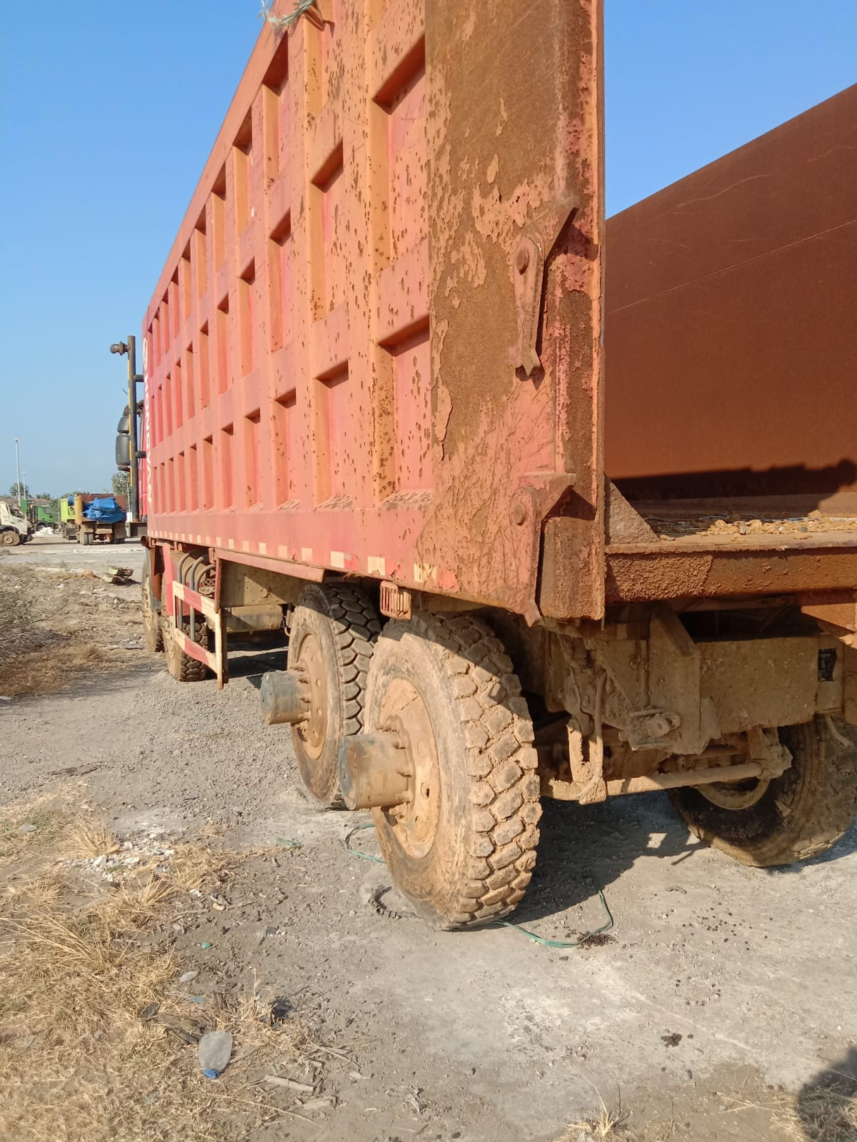 HONGYAN  DUMP TRUCK CQ-3314 (8X4)