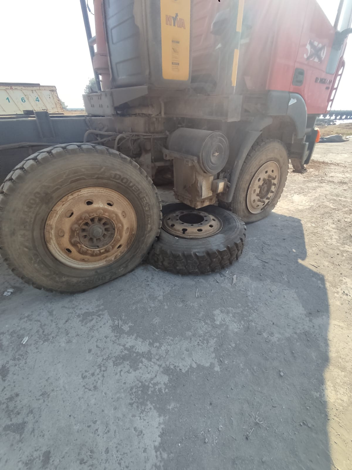 HONGYAN  DUMP TRUCK CQ-3314 (8X4)