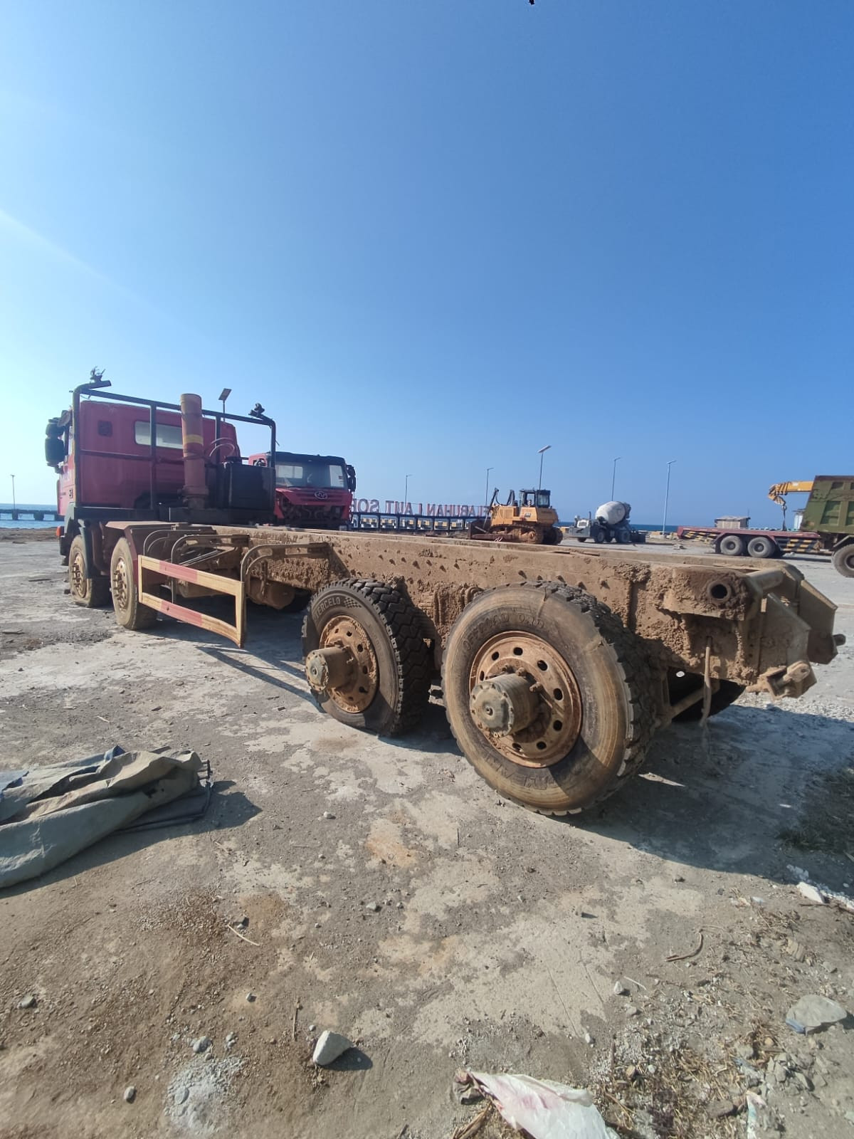HONGYAN  DUMP TRUCK CQ-3314 (8X4)
