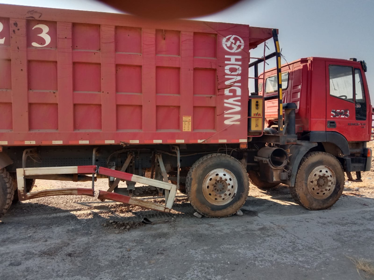 HONGYAN  DUMP TRUCK CQ-3314 (8X4)