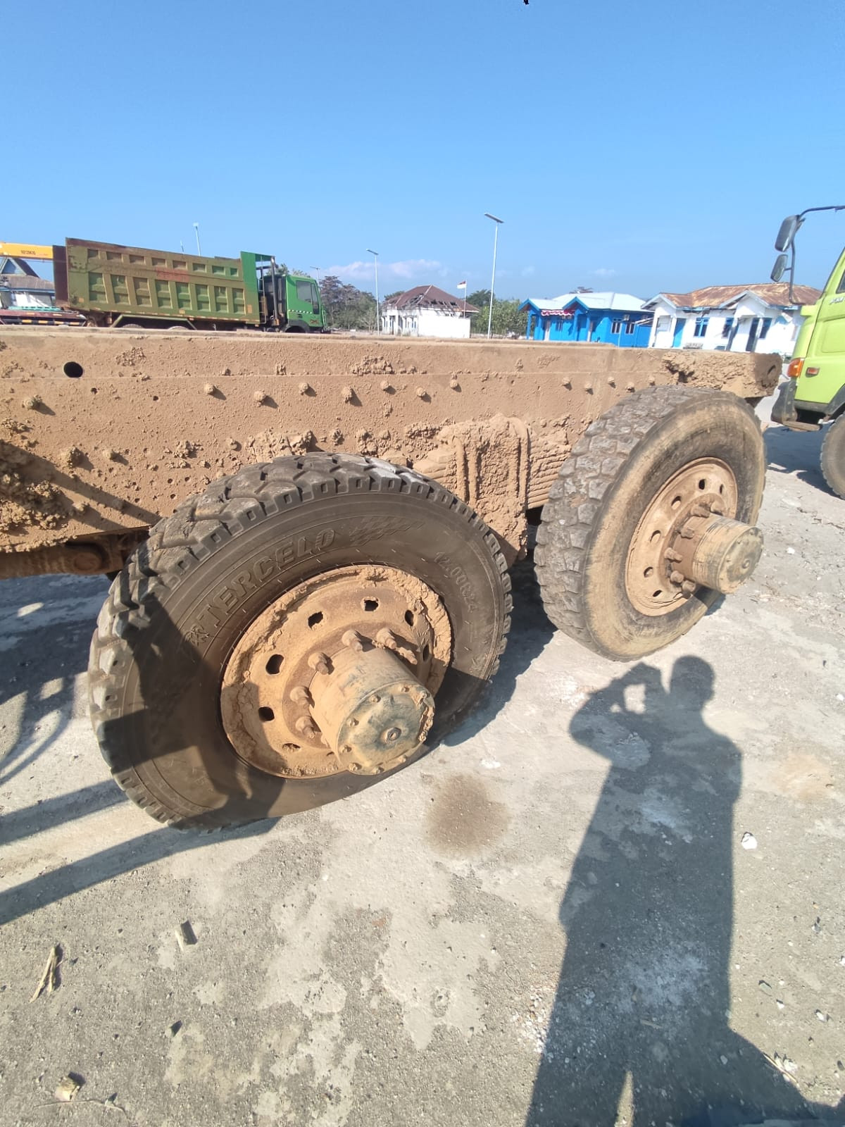 HONGYAN  DUMP TRUCK CQ-3314 (8X4)