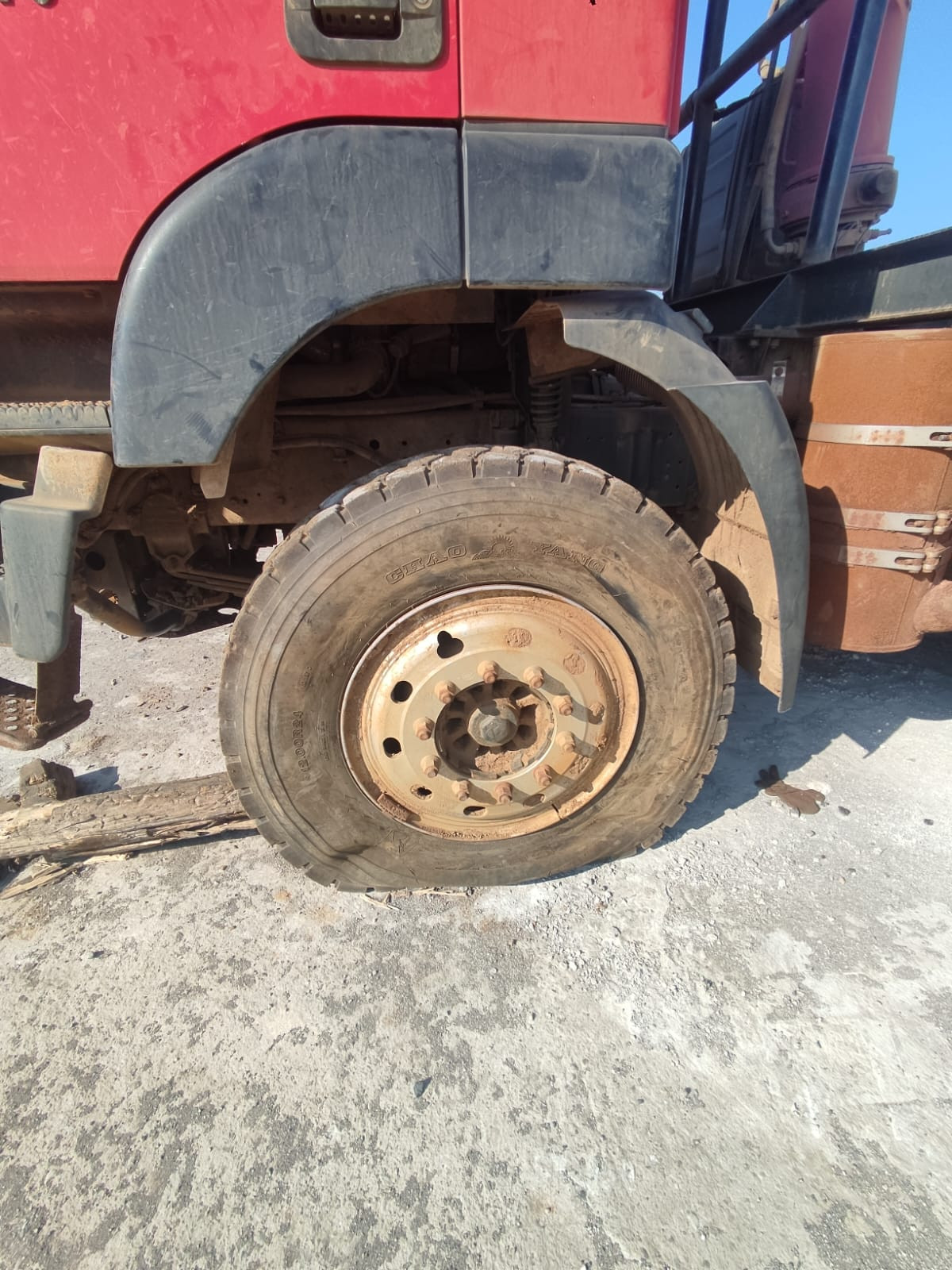 HONGYAN  DUMP TRUCK CQ-3314 (8X4)