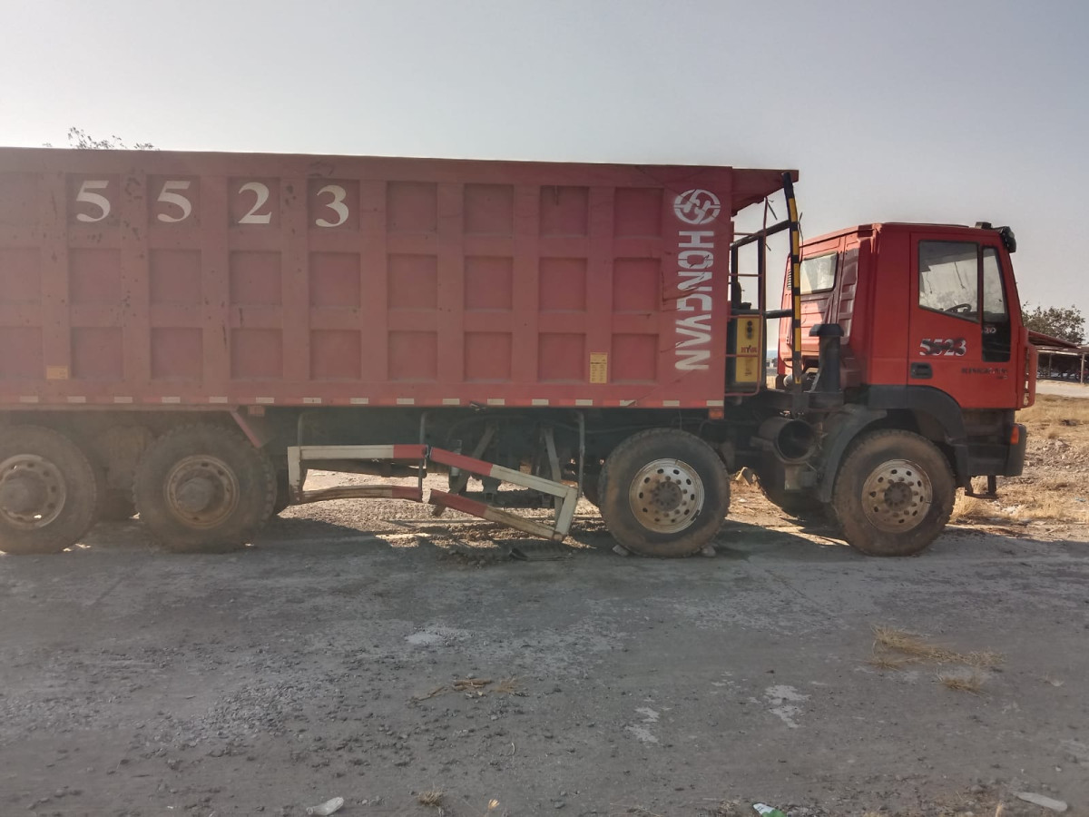 HONGYAN  DUMP TRUCK CQ-3314 (8X4)