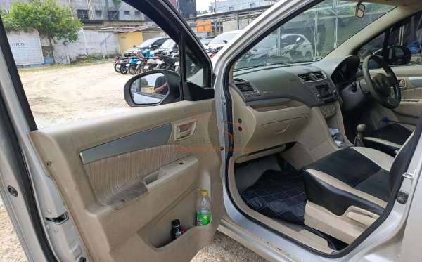 SUZUKI  ERTIGA  DX