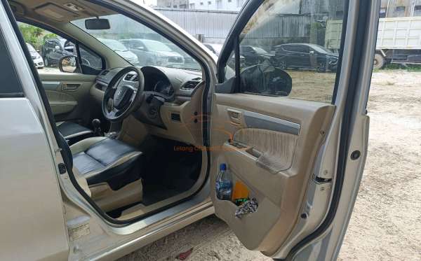 SUZUKI  ERTIGA  DX