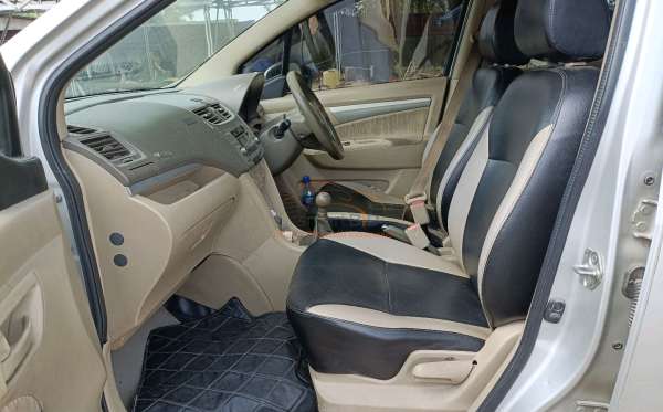 SUZUKI  ERTIGA  DX