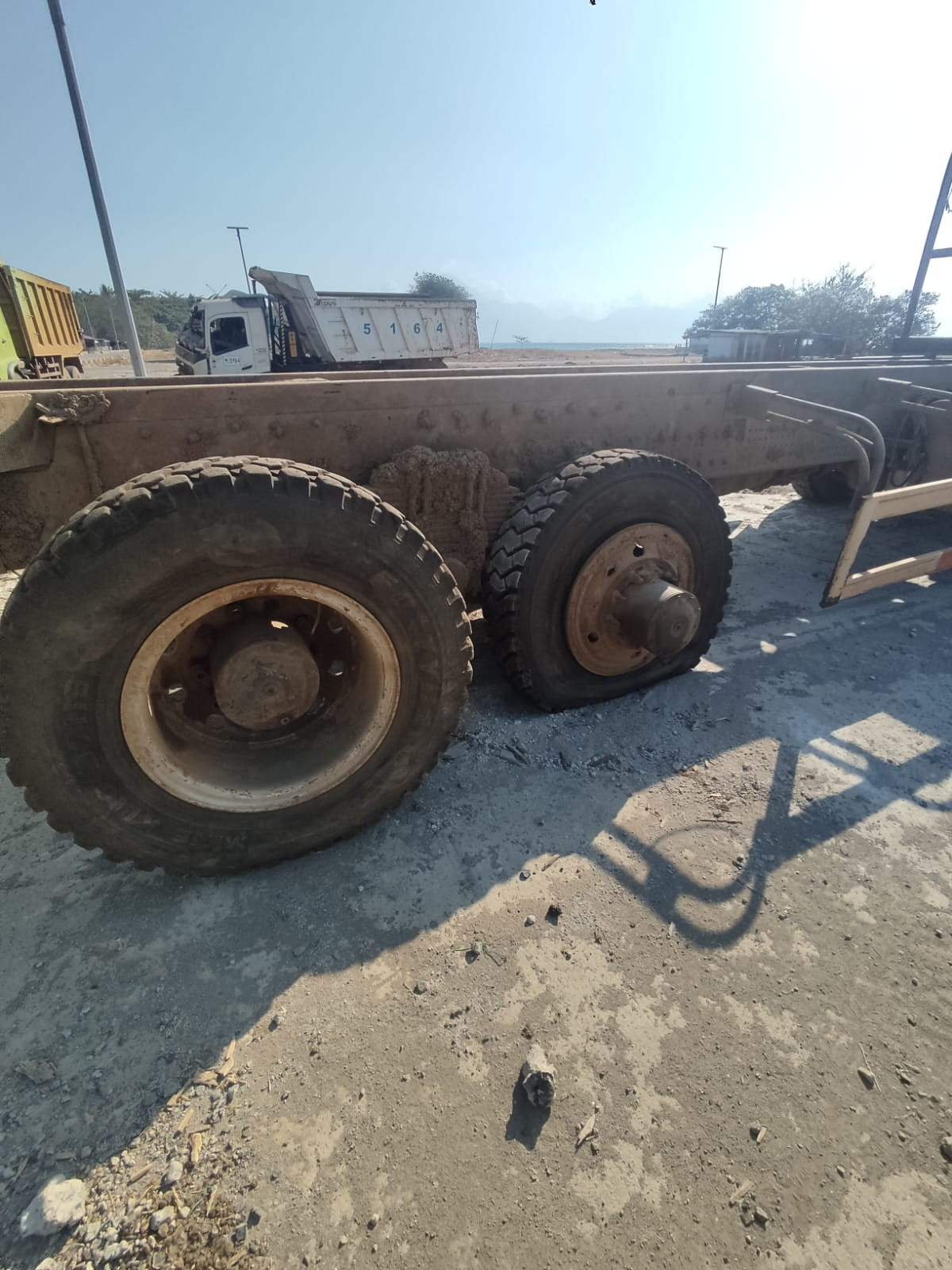 HONGYAN  DUMP TRUCK CQ-3314 (8X4)