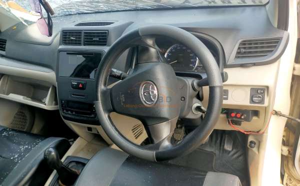 TOYOTA AVANZA 1.3 E