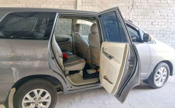 TOYOTA INNOVA G