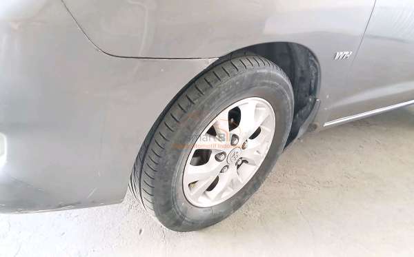TOYOTA INNOVA G