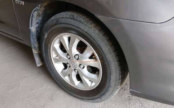 TOYOTA INNOVA G