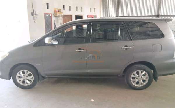 TOYOTA INNOVA G