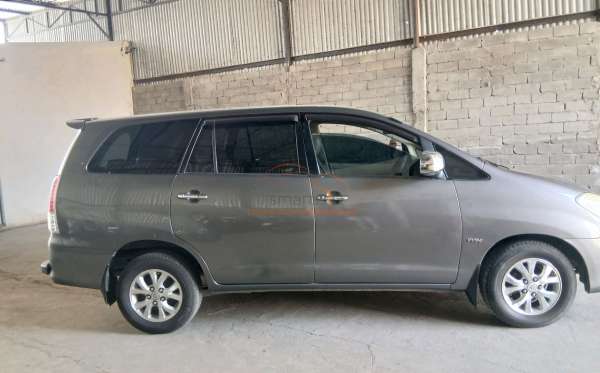 TOYOTA INNOVA G