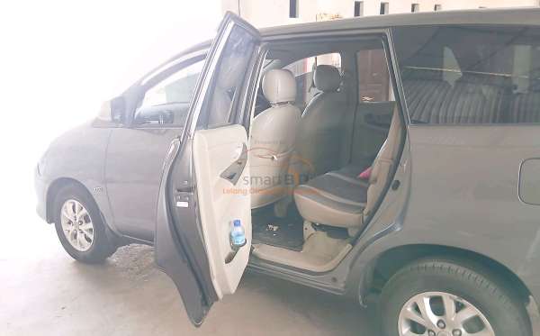 TOYOTA INNOVA G