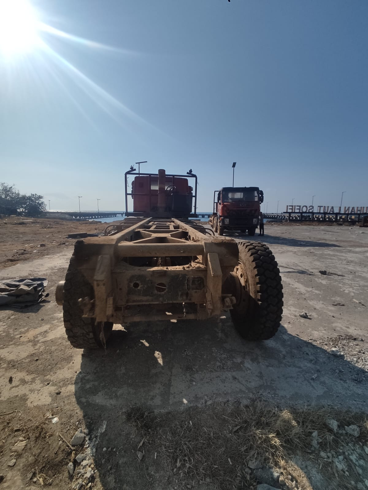 HONGYAN  DUMP TRUCK CQ-3314 (8X4)