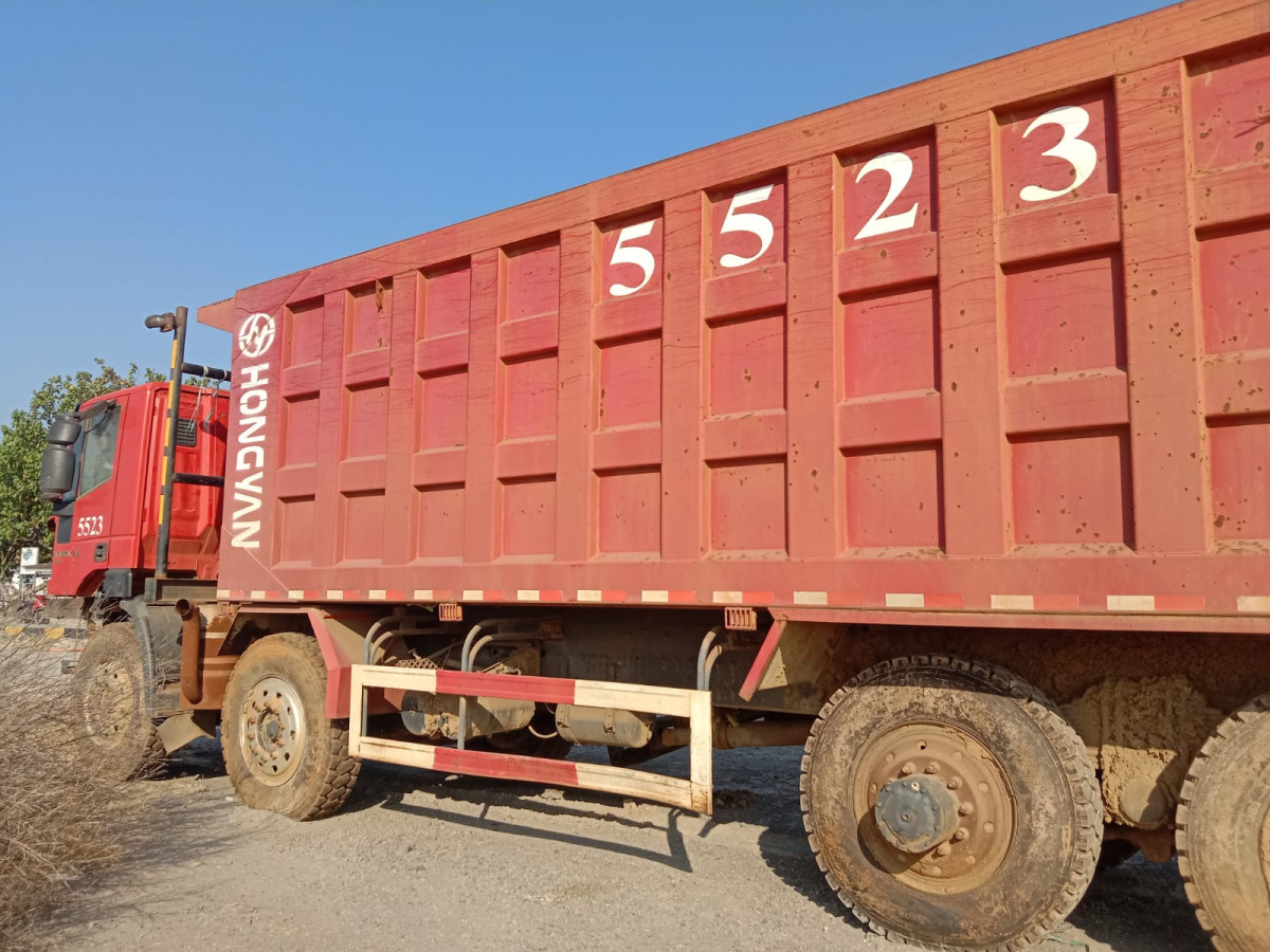 HONGYAN  DUMP TRUCK CQ-3314 (8X4)