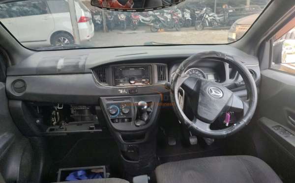 DAIHATSU SIGRA X