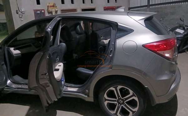 HONDA HRV 1.8 RS CVT CKD PRESTIGE