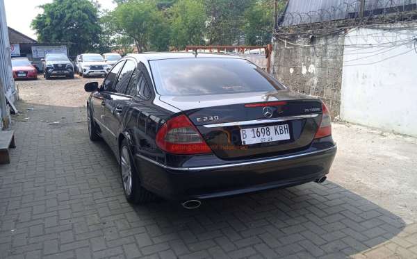 MERCEDES BENZ E 280