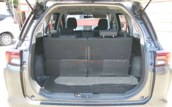 TOYOTA AVANZA