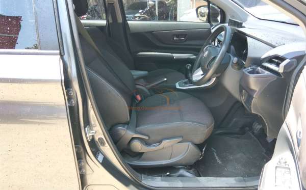 TOYOTA AVANZA