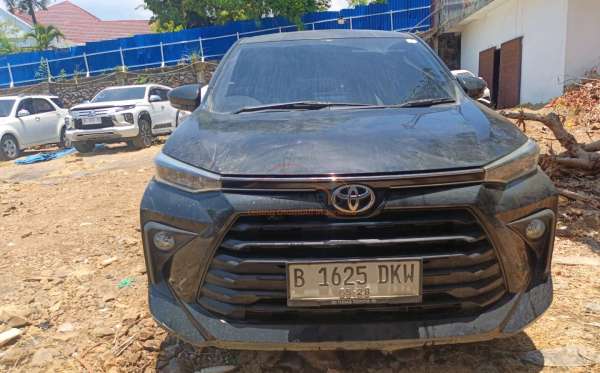 TOYOTA AVANZA