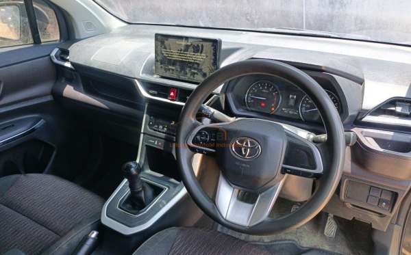 TOYOTA AVANZA