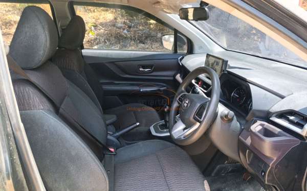 TOYOTA AVANZA