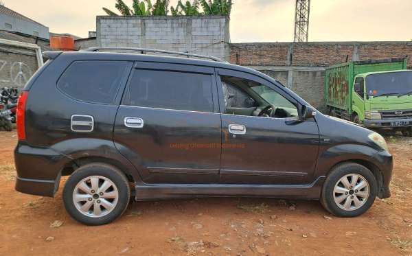 TOYOTA AVANZA
