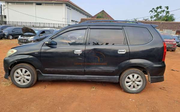 TOYOTA AVANZA