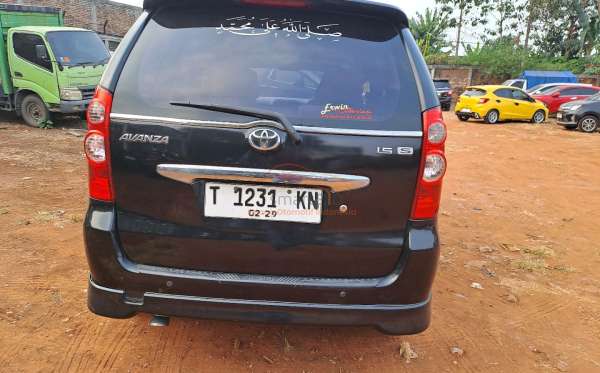 TOYOTA AVANZA
