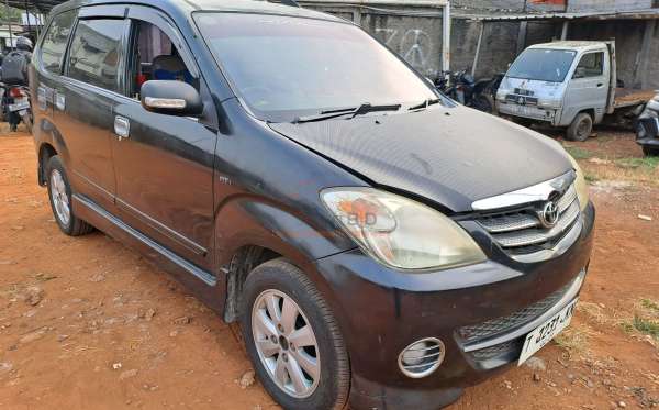 TOYOTA AVANZA
