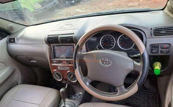 TOYOTA AVANZA