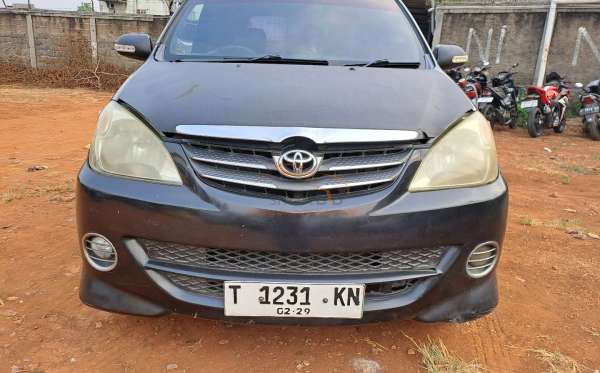TOYOTA AVANZA