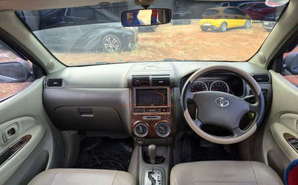 TOYOTA AVANZA