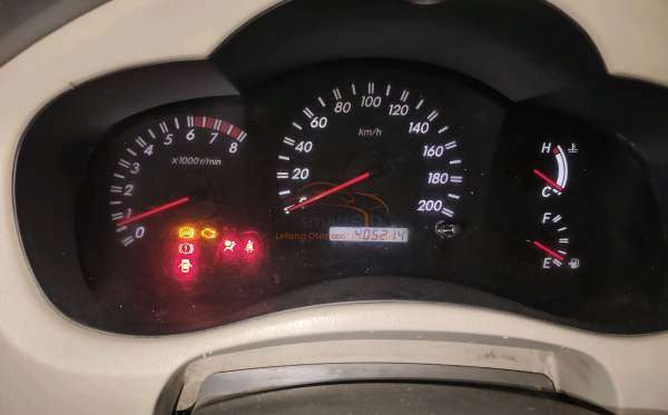 TOYOTA  INNOVA  V