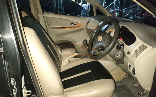 TOYOTA  INNOVA  V