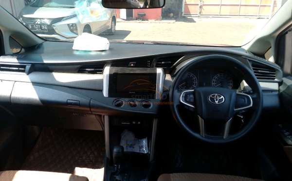 TOYOTA INNOVA G