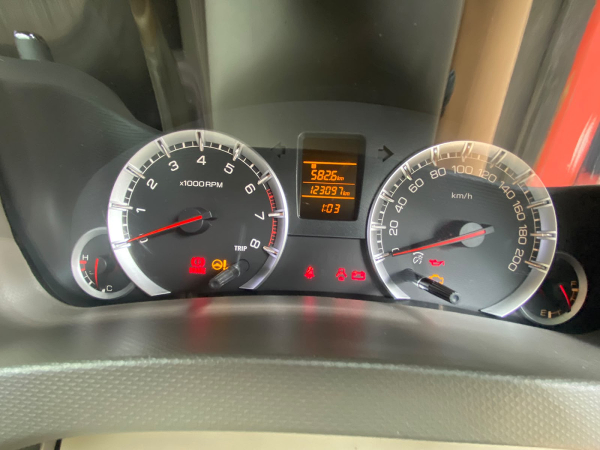 SUZUKI  ERTIGA  DX