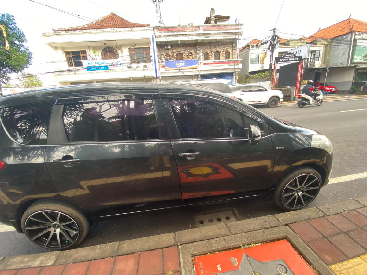 SUZUKI  ERTIGA  DX