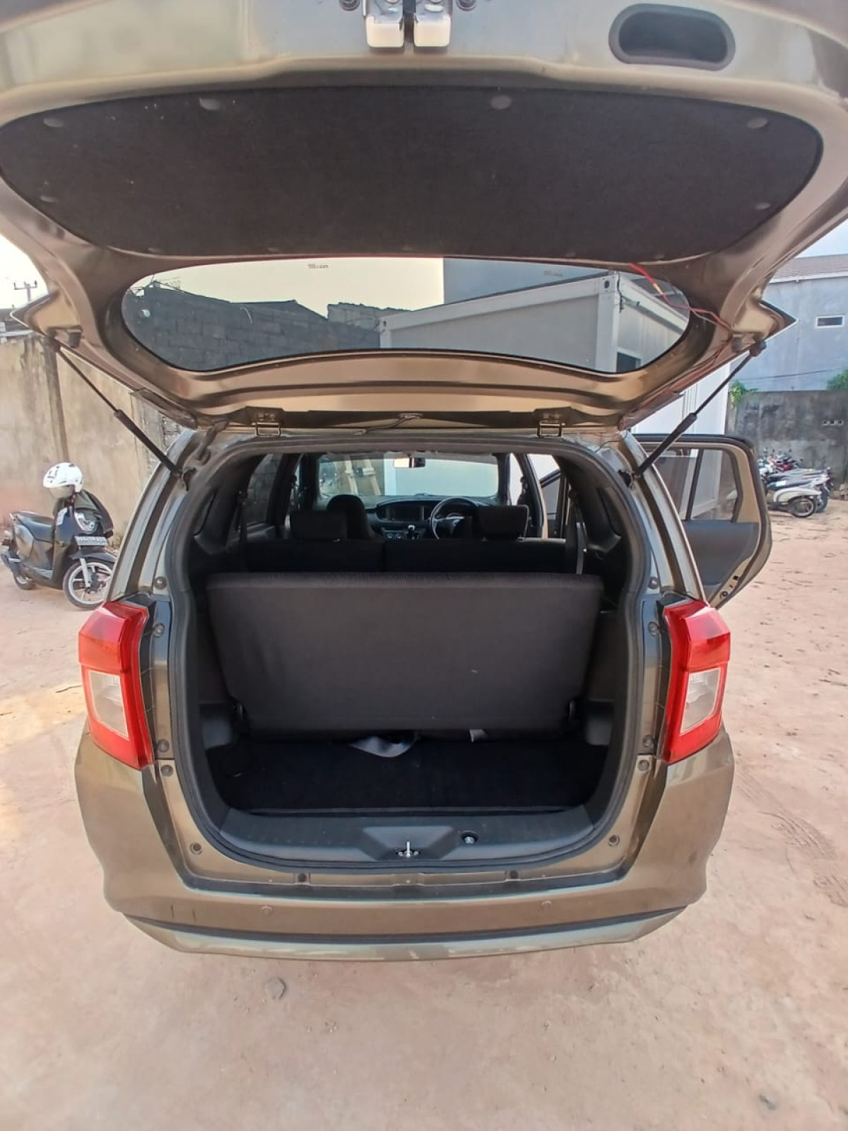 DAIHATSU SIGRA M