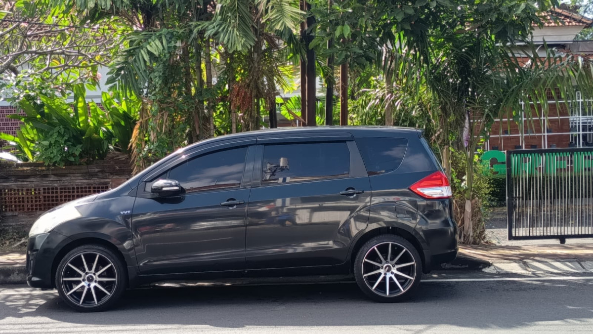 SUZUKI  ERTIGA  DX