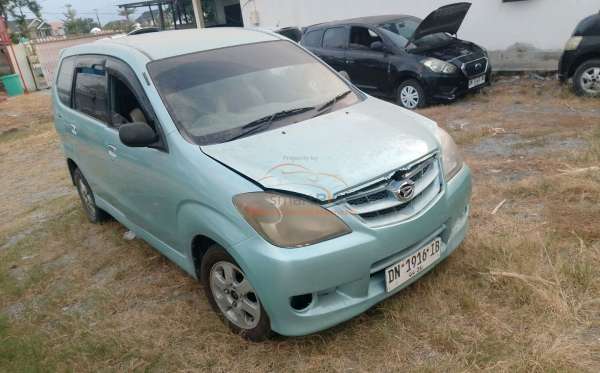 DAIHATSU XENIA