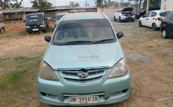 DAIHATSU XENIA