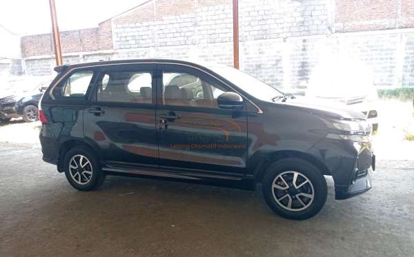DAIHATSU XENIA