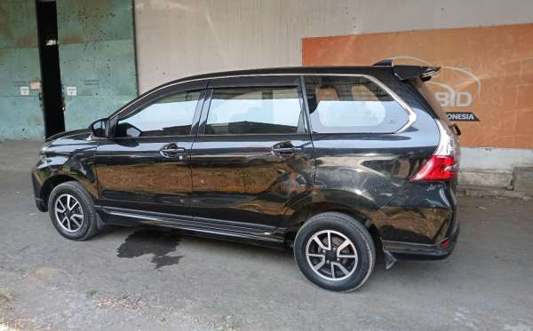 DAIHATSU XENIA