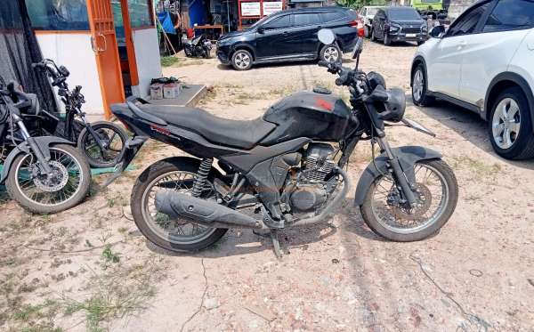 HONDA CB 150 Verza