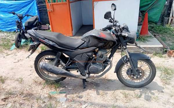 HONDA CB 150 Verza