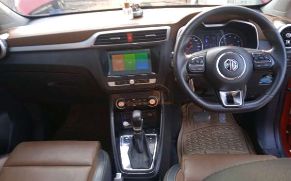 MG ZS LUX