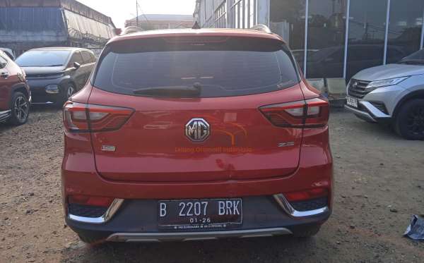 MG ZS LUX